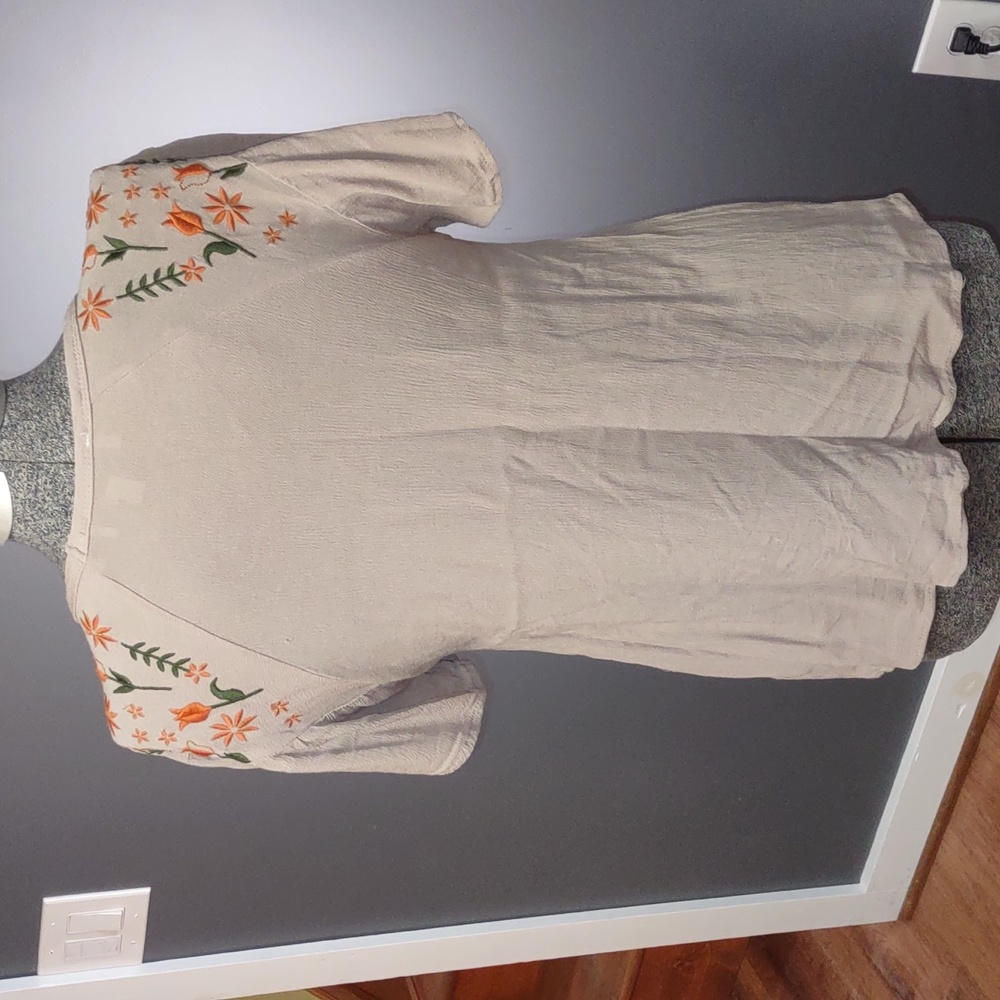 Women's top with embroidery - Picture 9 of 9